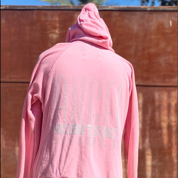 Pink VS Sweater - Picture 5 of 10